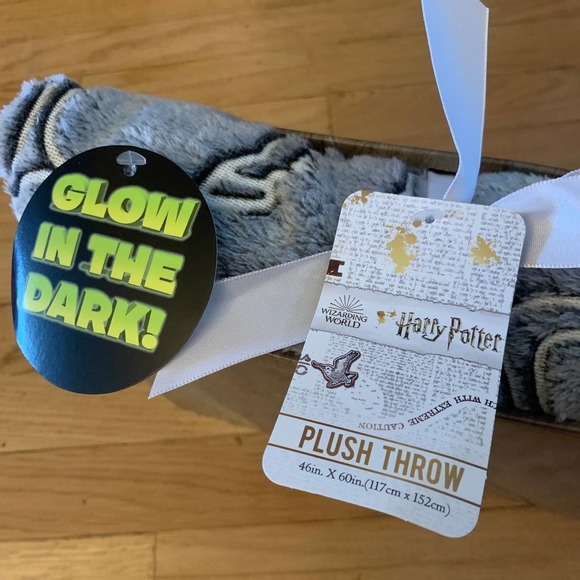 Harry Potter Monster Book Magical Creatures Glow In The Dark Throw Blanket NEW - Picture 13 of 16